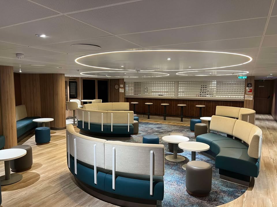 Sun Princess Crew Bar4.jpg