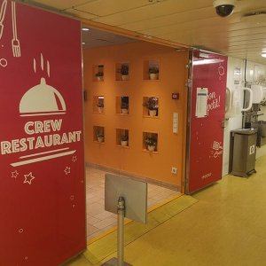 Aida-Prima-Crew-Restaurant-Nutella-entrance-door_0.jpg