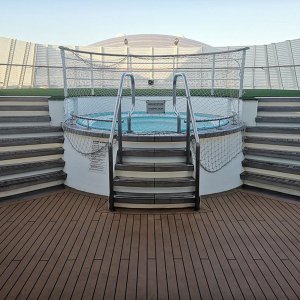 Aida-Prima-Crew-Sun-Deck-whirlpool-forward.jpg