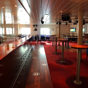 crew-bar-facility-Excellence-Helios-class-ship.jpg