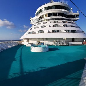 Aida-Diva-crew-open-deck-whirpool.jpg