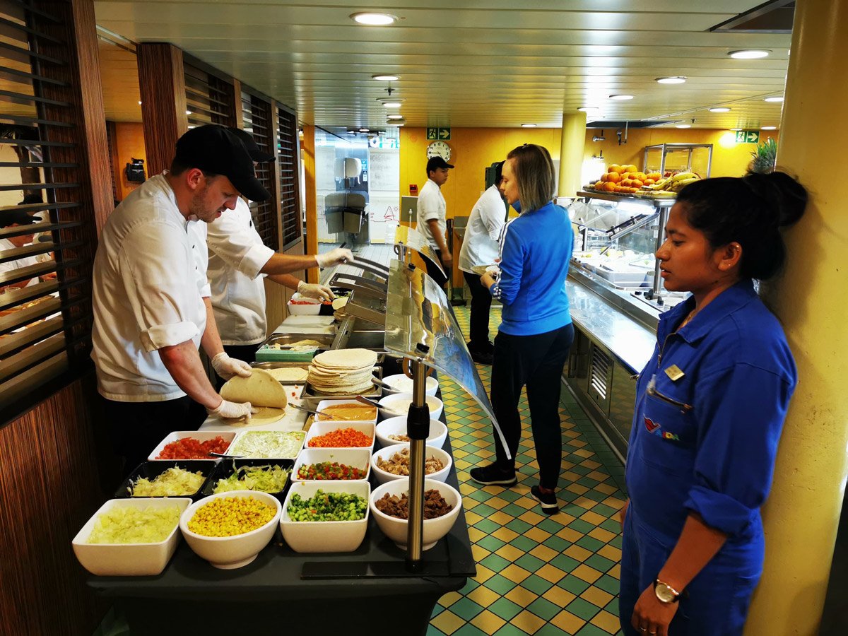 Media 'Aida-diva-cruise-ship-Crew-Restaurant.jpg' in album 'AIDAdiva Crew Areas'