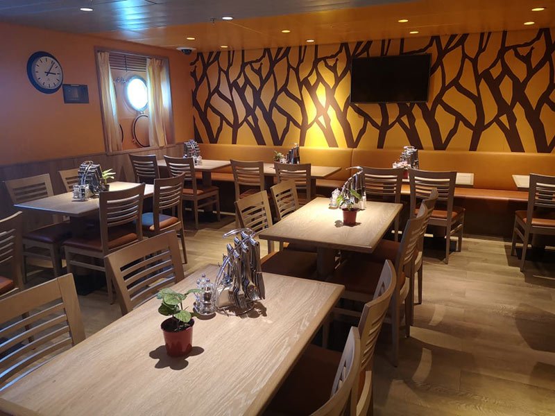 Media 'Aida-Prima-Crew-Restaurant-Dining-Area_0.jpg' in album 'AIDAprima Crew  Areas'