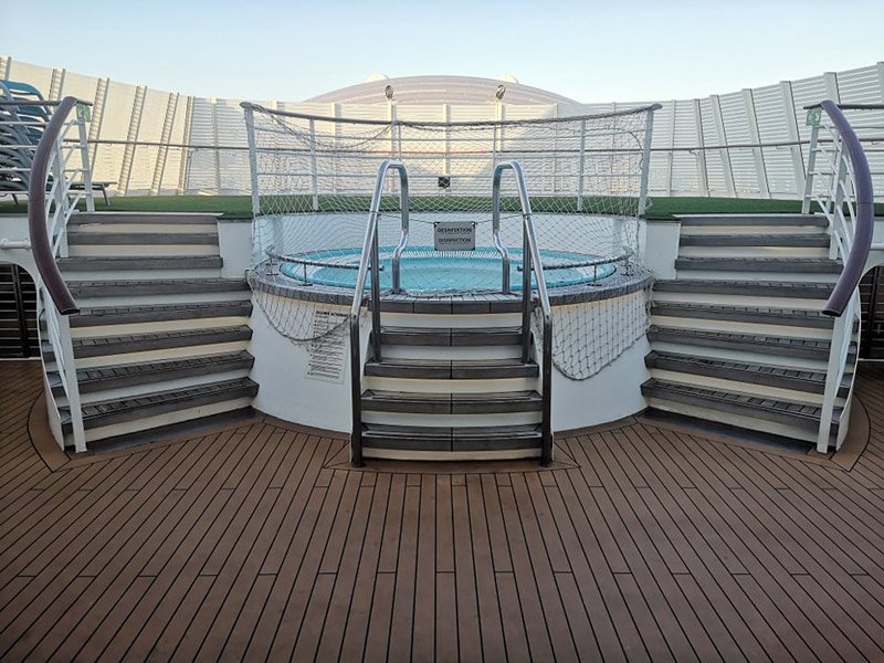 Aida-Prima-Crew-Sun-Deck-whirlpool-forward.jpg