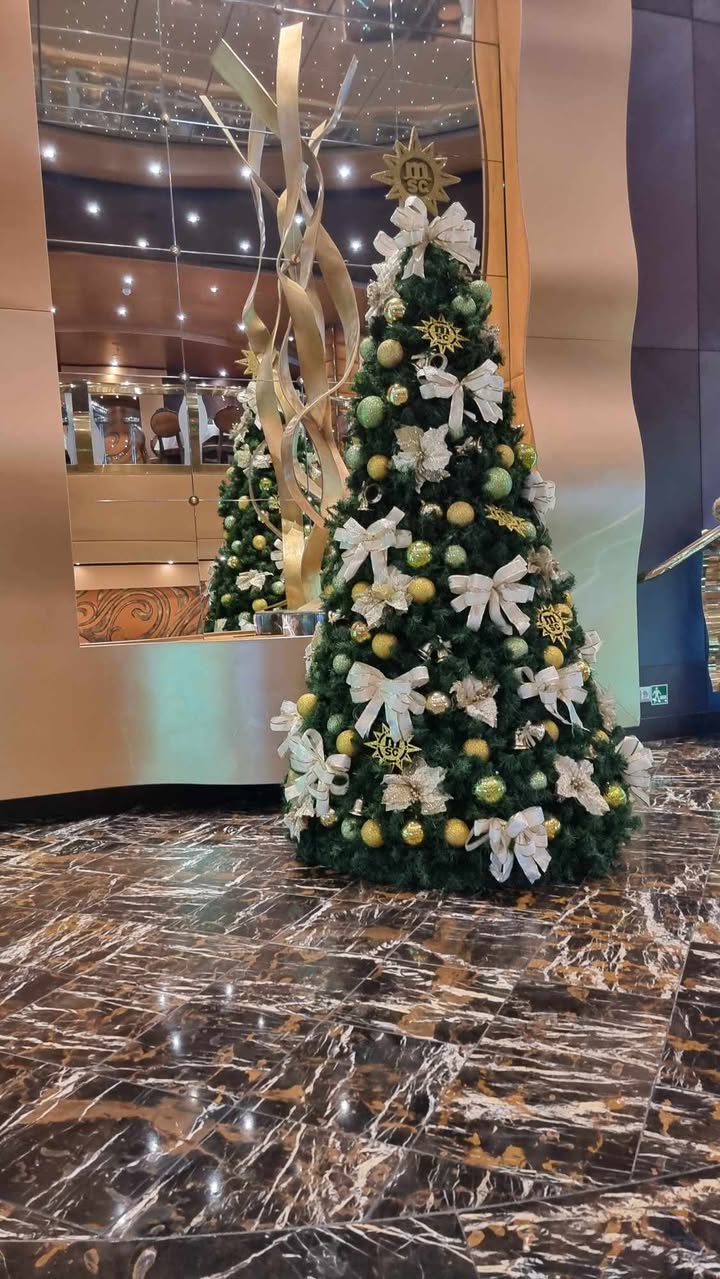 Christmas tree on MSC Splendida2.jpg