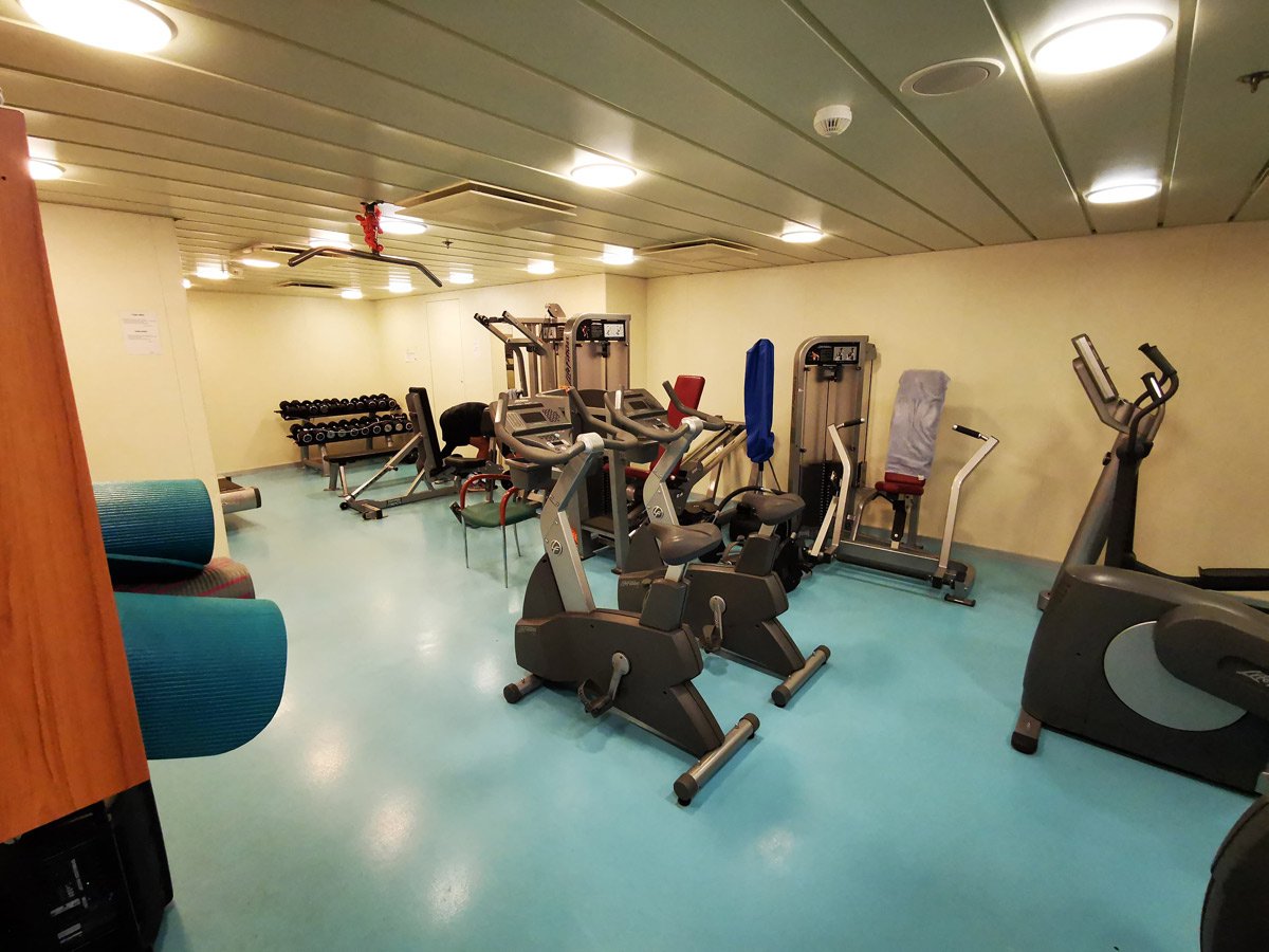 Cruise-ship-crew-gym-on-Aida-Diva.jpg