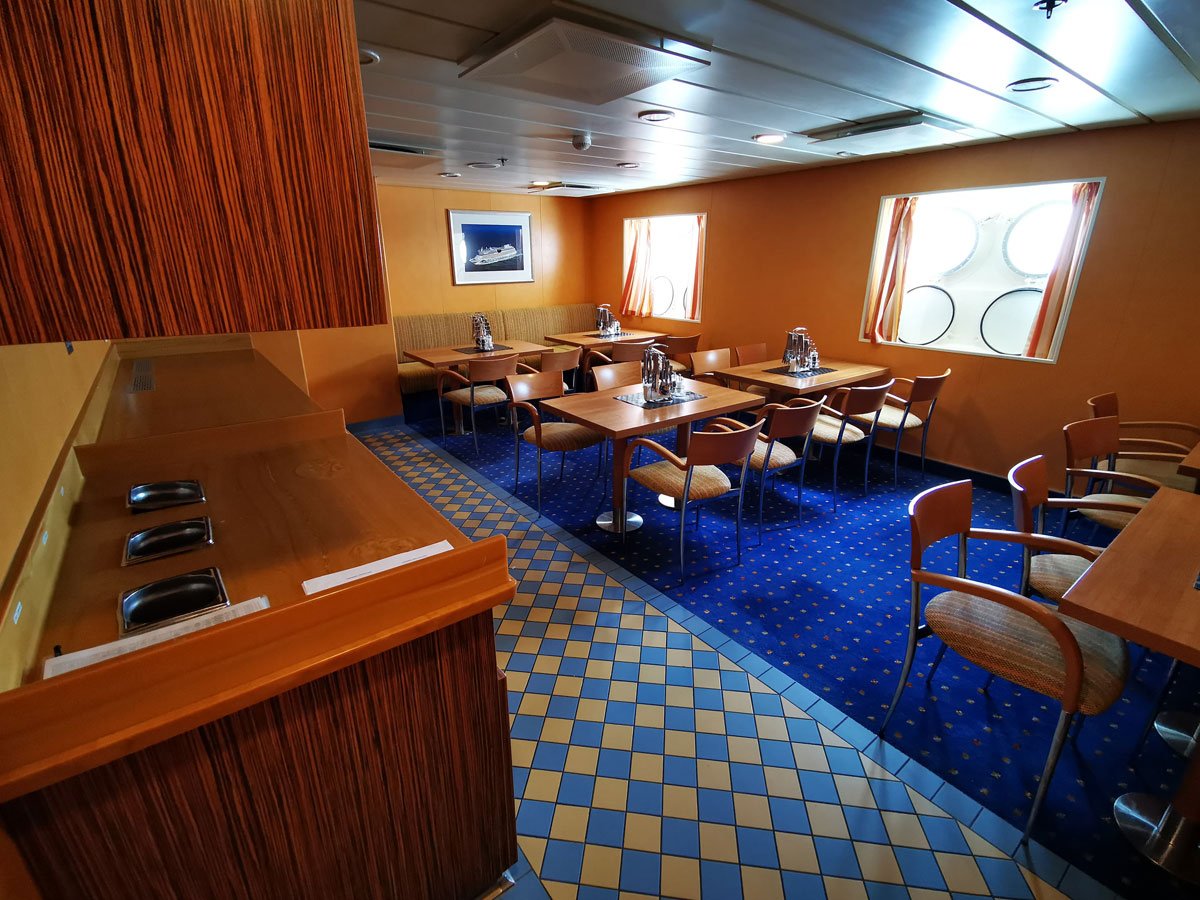 Officers-mess-on-Aida-Diva.jpg